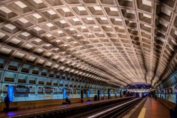 Pasajeros quedan atrapados en un tren averiado de la Línea Roja en Cleveland Park, Washington, D.C.